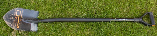 fiskars spade